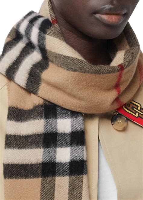 burberry giant check schal|burberry check cashmere scarf price.